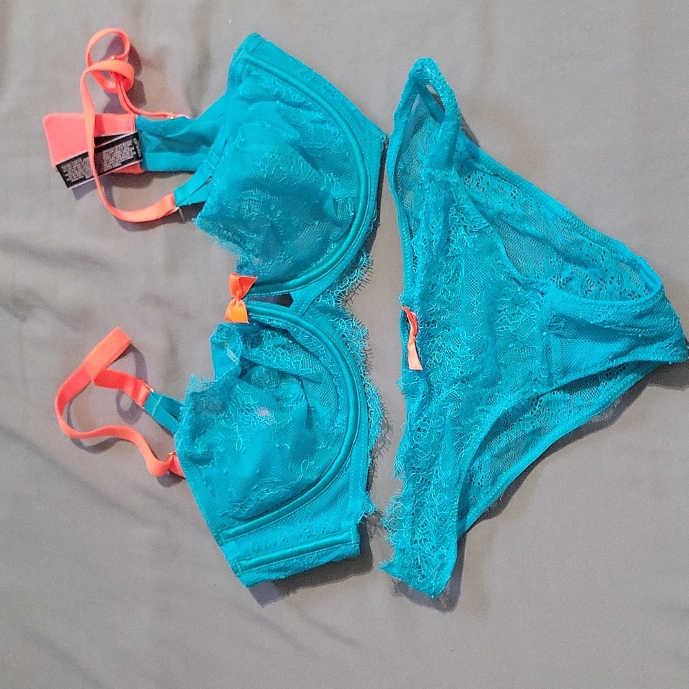 Victorias Secret Very Sexy set